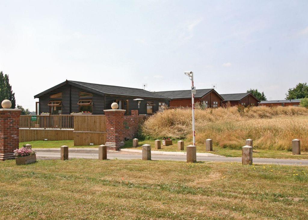 Weston Wood Lodges Мельбурн Экстерьер фото