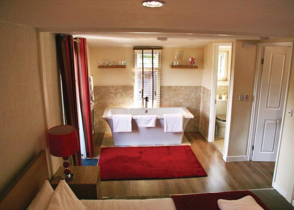 Weston Wood Lodges Мельбурн Экстерьер фото